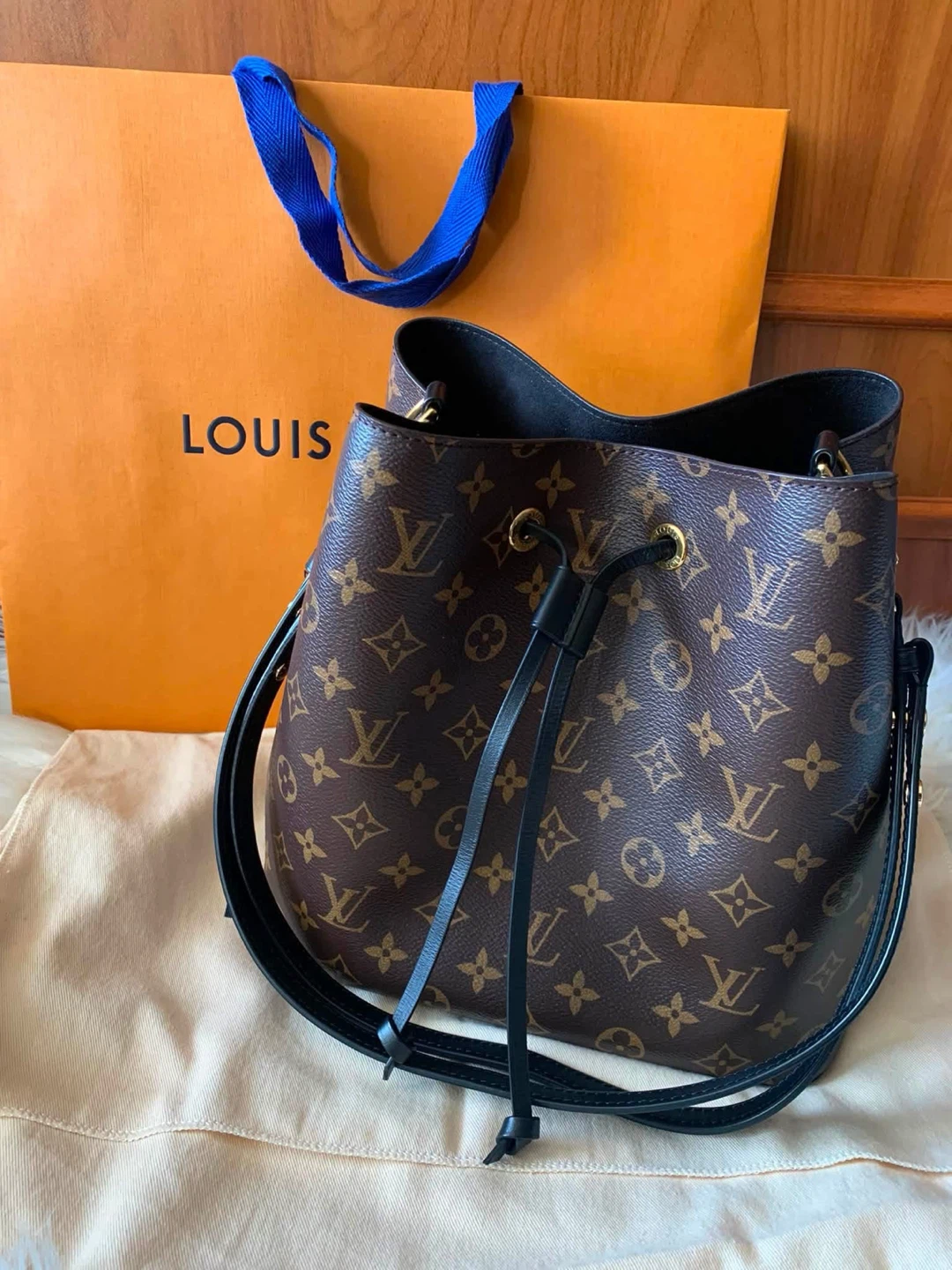 Louis Vuitton NeoNoe MM Bag
