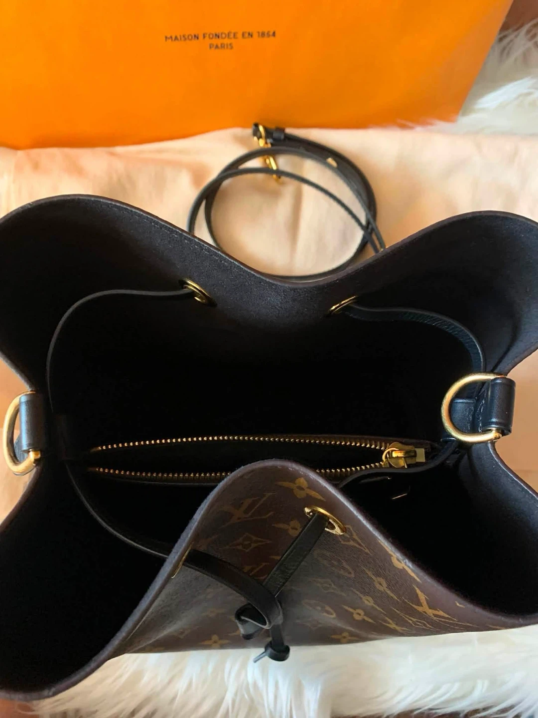 Louis Vuitton NeoNoe MM Bag - photo 2