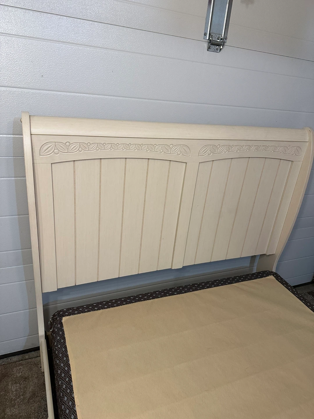 Double size Cream Wooden Sleigh Bed Frame – Box Spring Included - photo 2