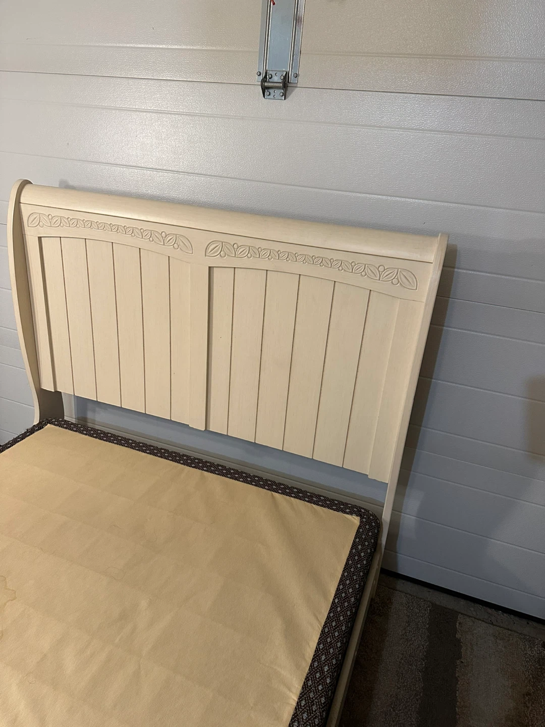 Double size Cream Wooden Sleigh Bed Frame – Box Spring Included - photo 5