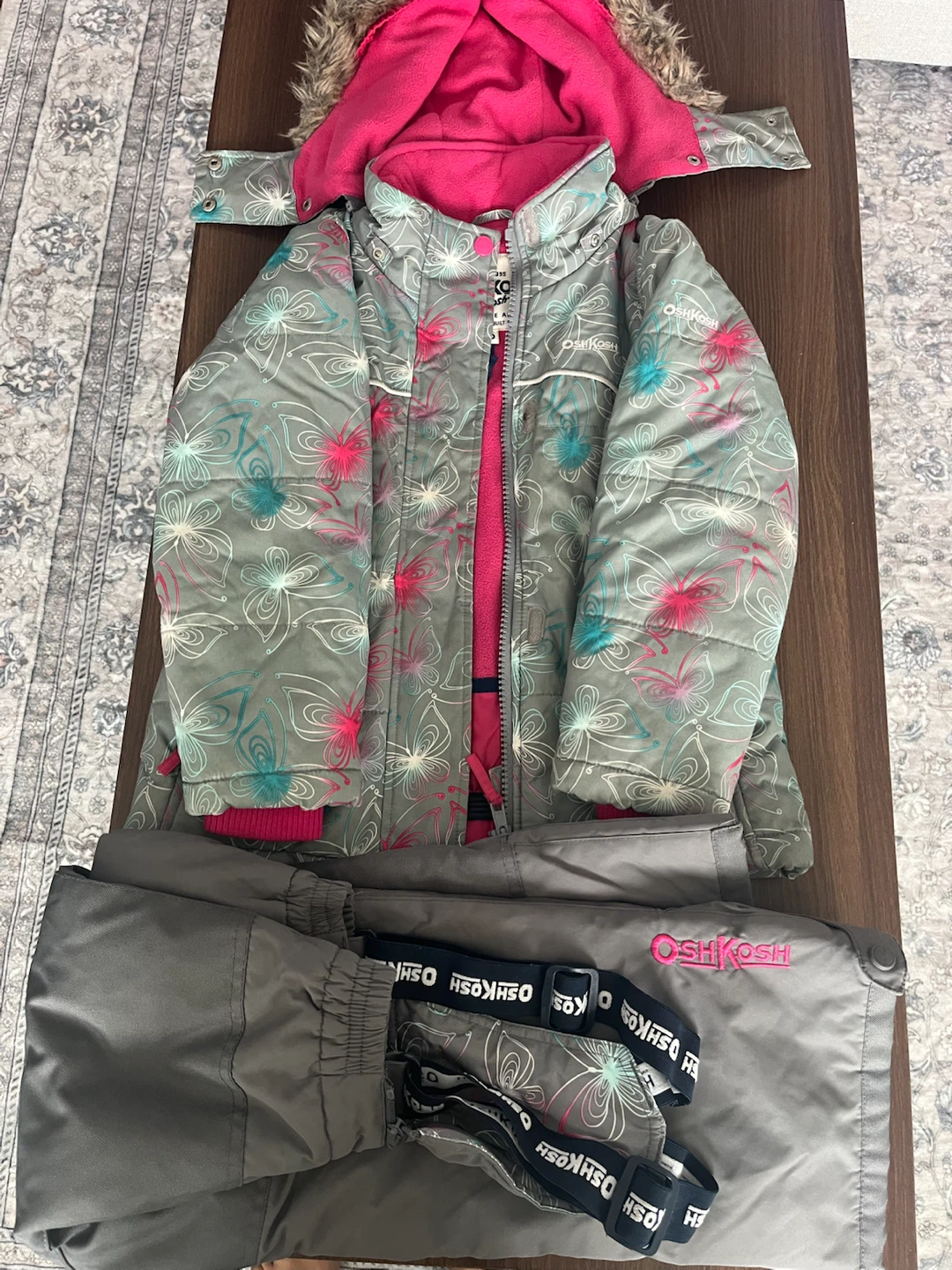 OshKosh Girls Snowsuit Size 6 - photo 2