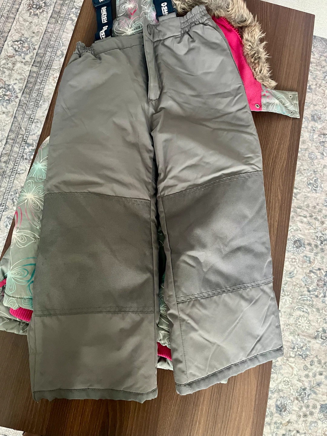 OshKosh Girls Snowsuit Size 6 - photo 4