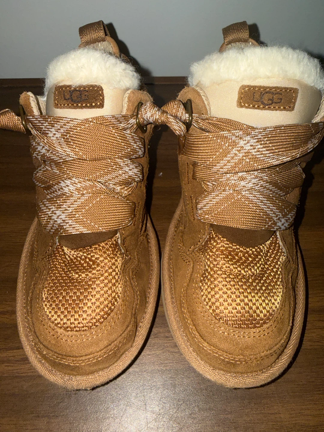 UGG Lowmel Sand Sneakers – Size 3 / EU 35