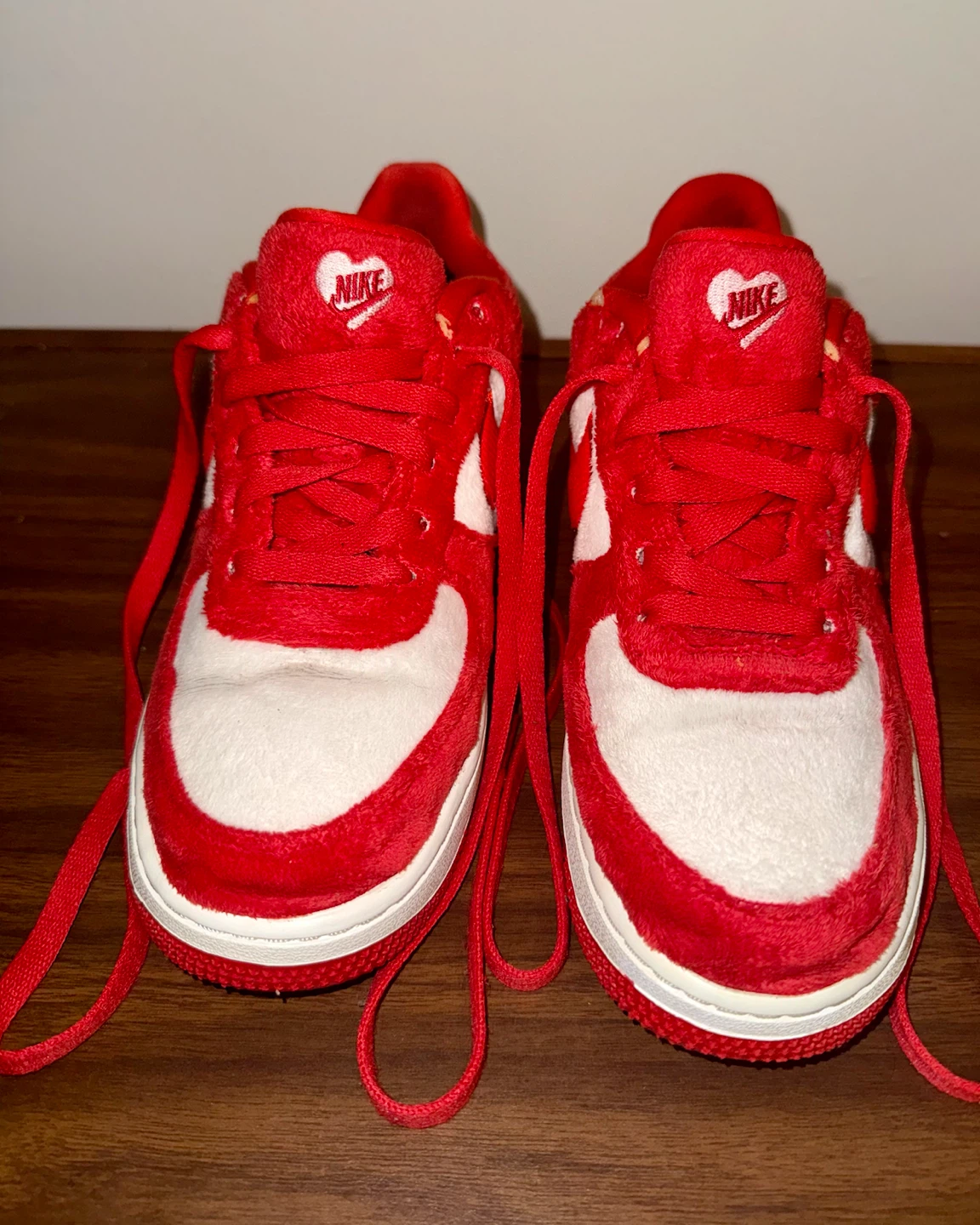 Nike Valentine’s Air Force 1 – 7Y + Extra Laces