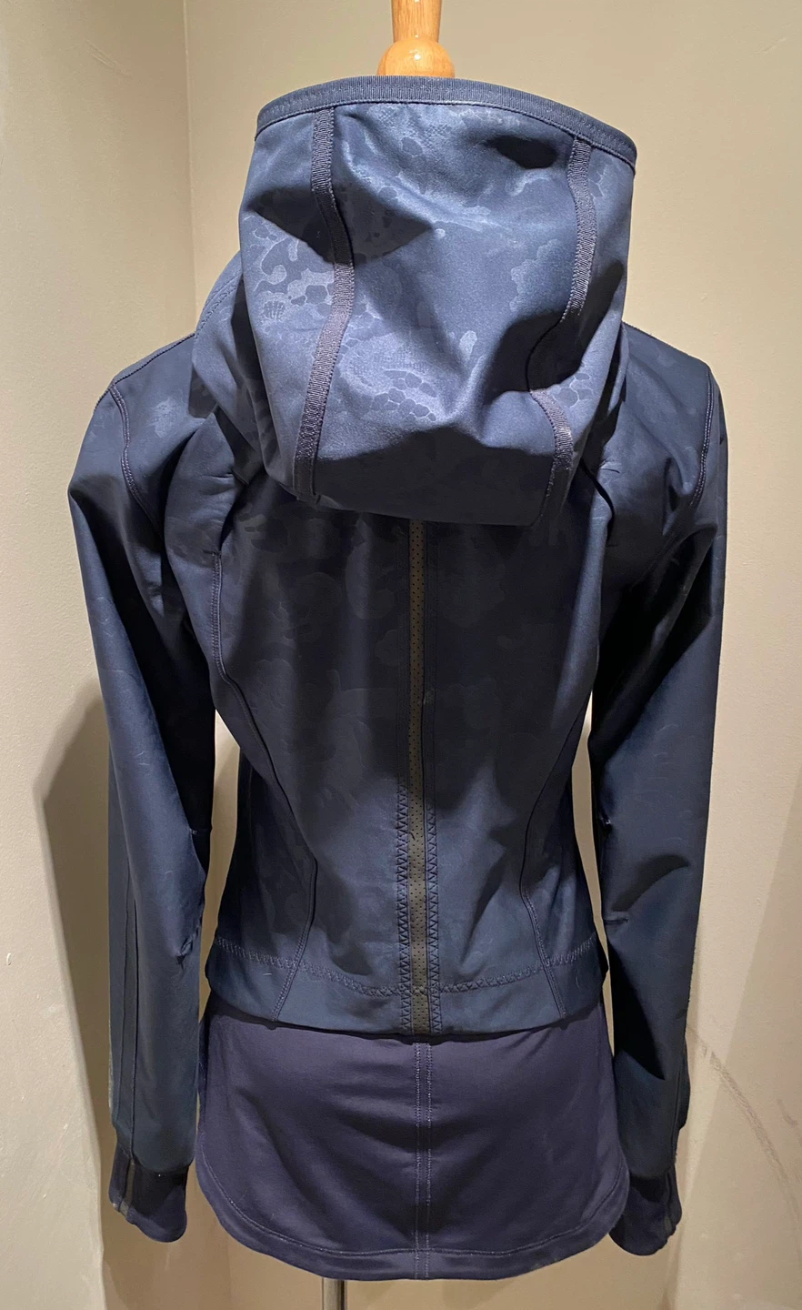 ⭐️NEW lululemon navy blue patterned jacket with removable hood - photo 3