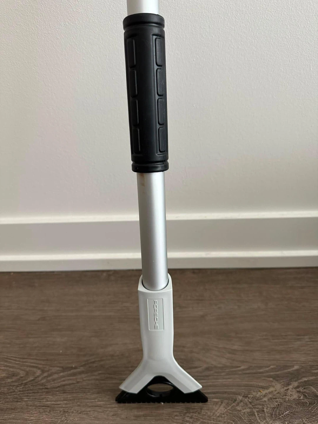 Porsche Telescopic Snow Brush and Ice Scraper - photo 5