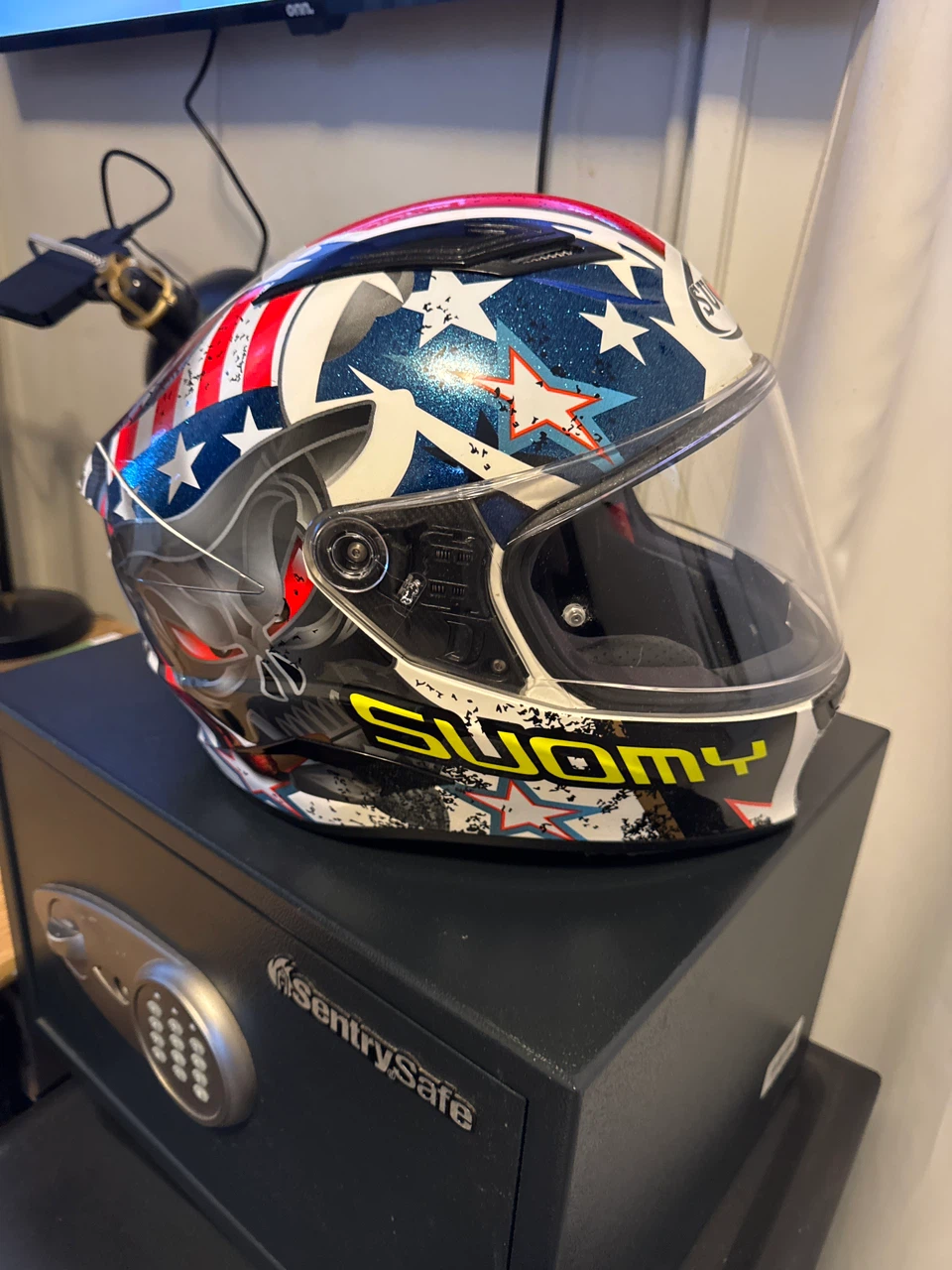 Suomy Motorcycle Helmet