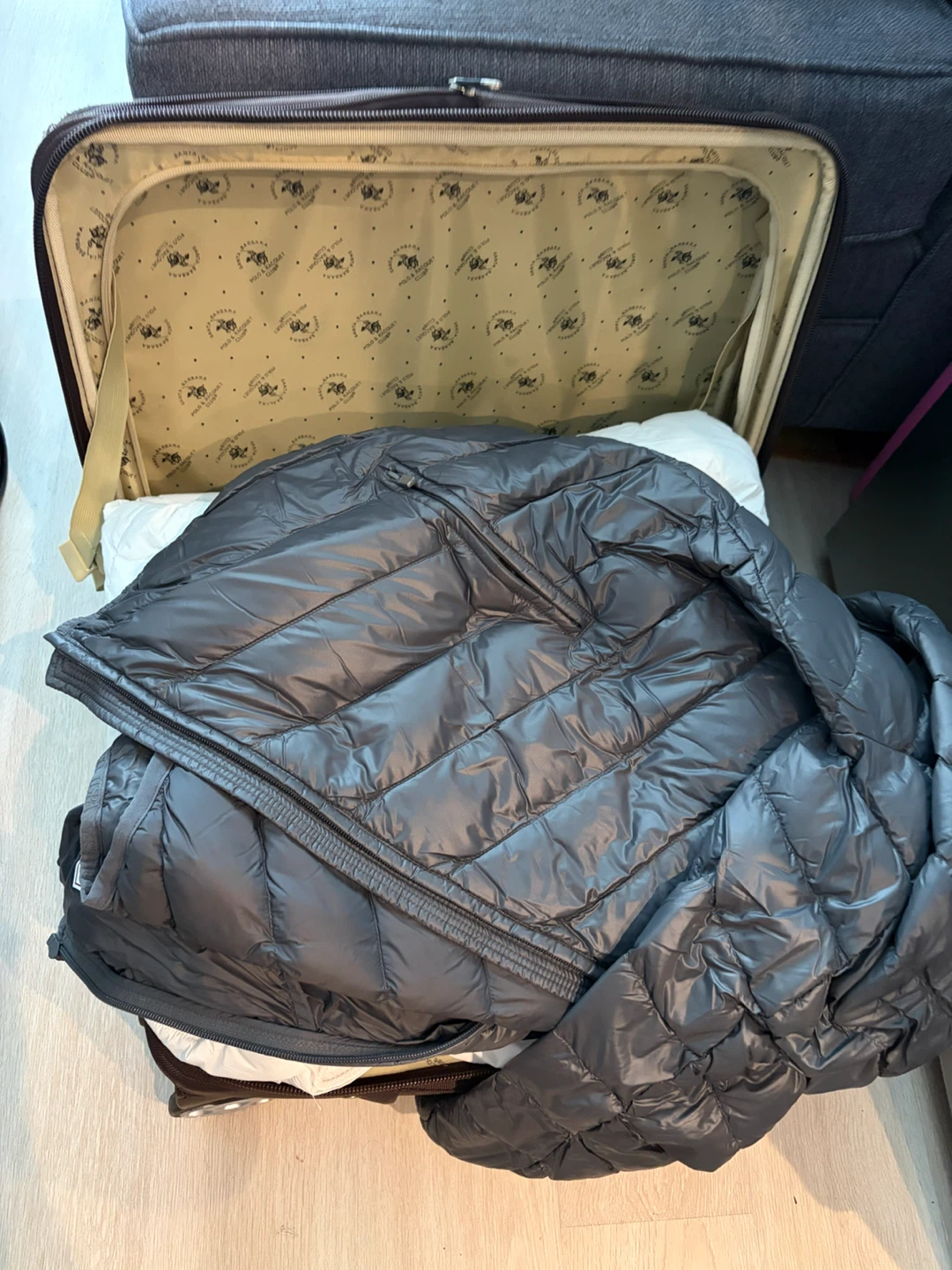 Santa Barbara Polo & Racquet Club Rolling Suitcase - photo 5