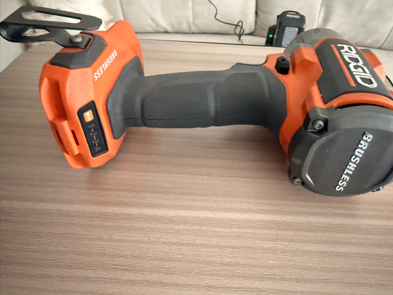 🔧 RIDGID 18V Brushless Impact Wrench – Complete Kit - photo 3