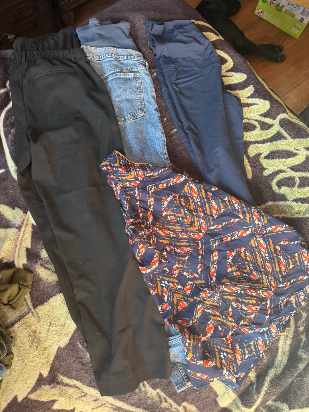 Maternity clothes 3 pants 1 shirt