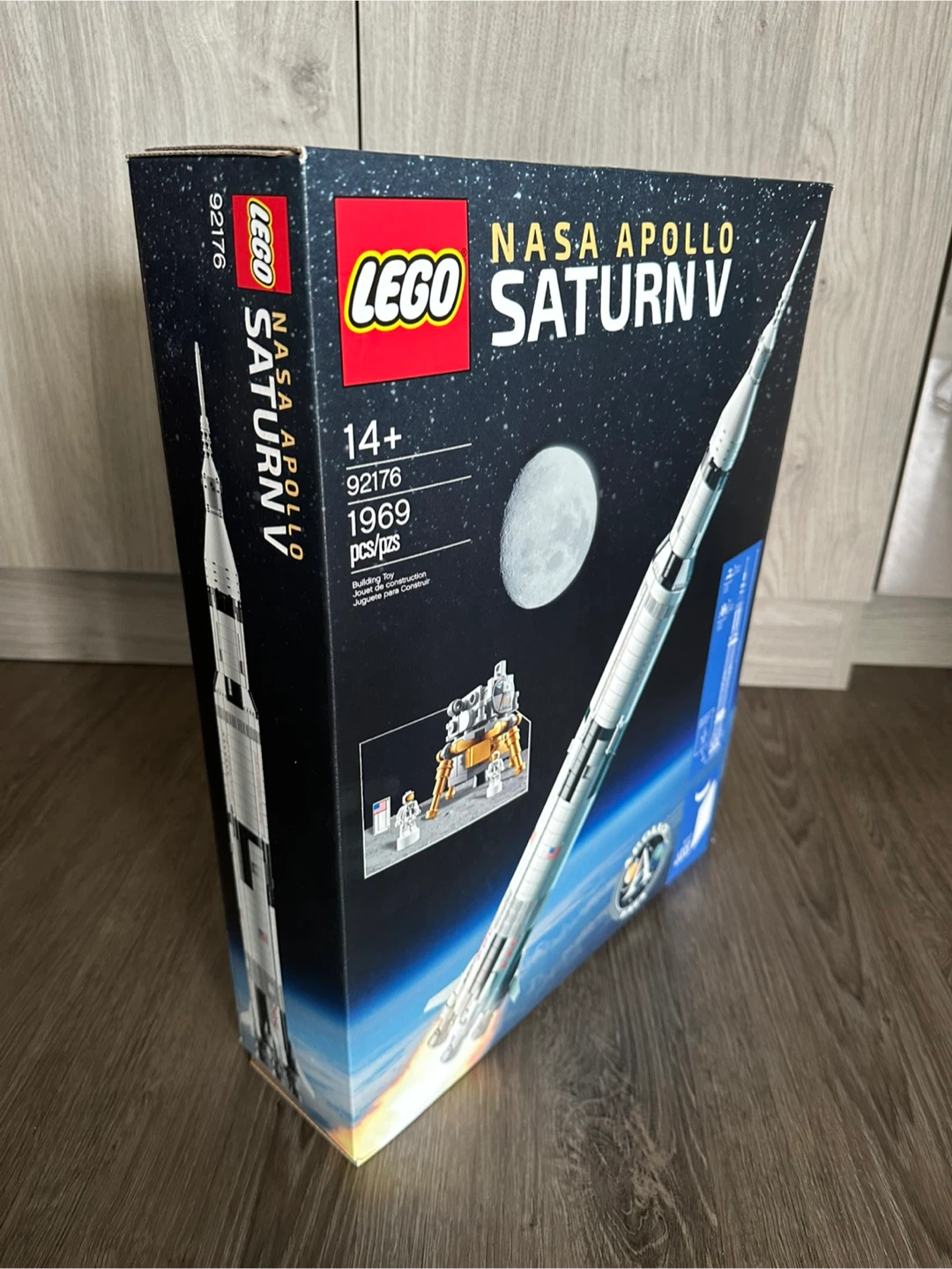 Brand NEW - LEGO NASA Apollo Saturn V 92176 - photo 4