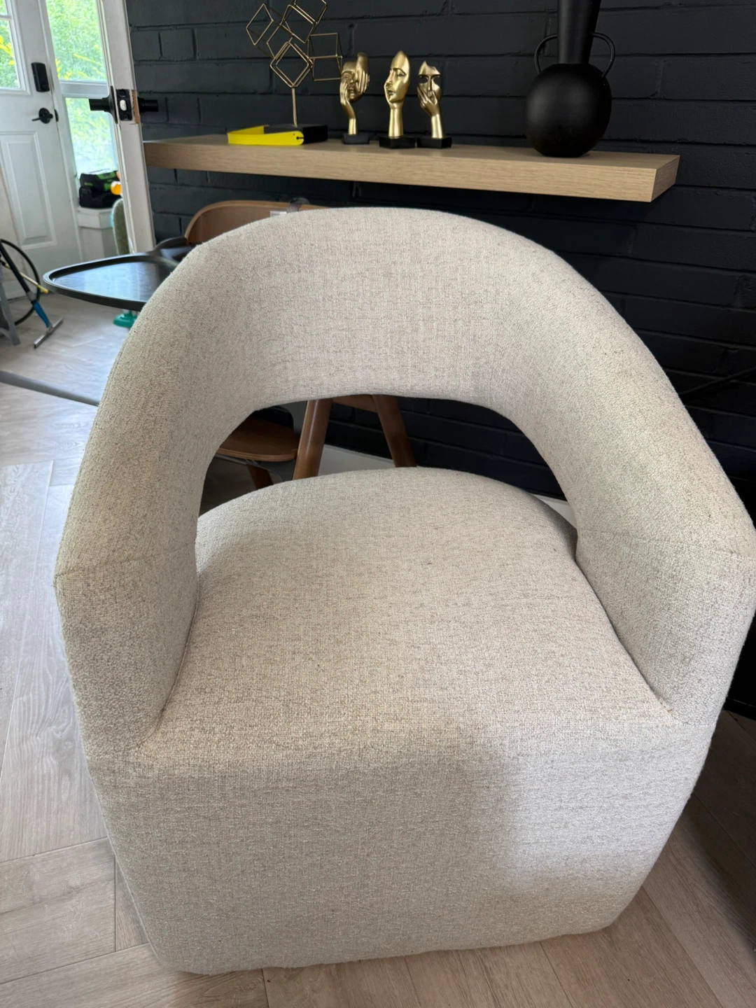 2 Modern beige accent chair - photo 4