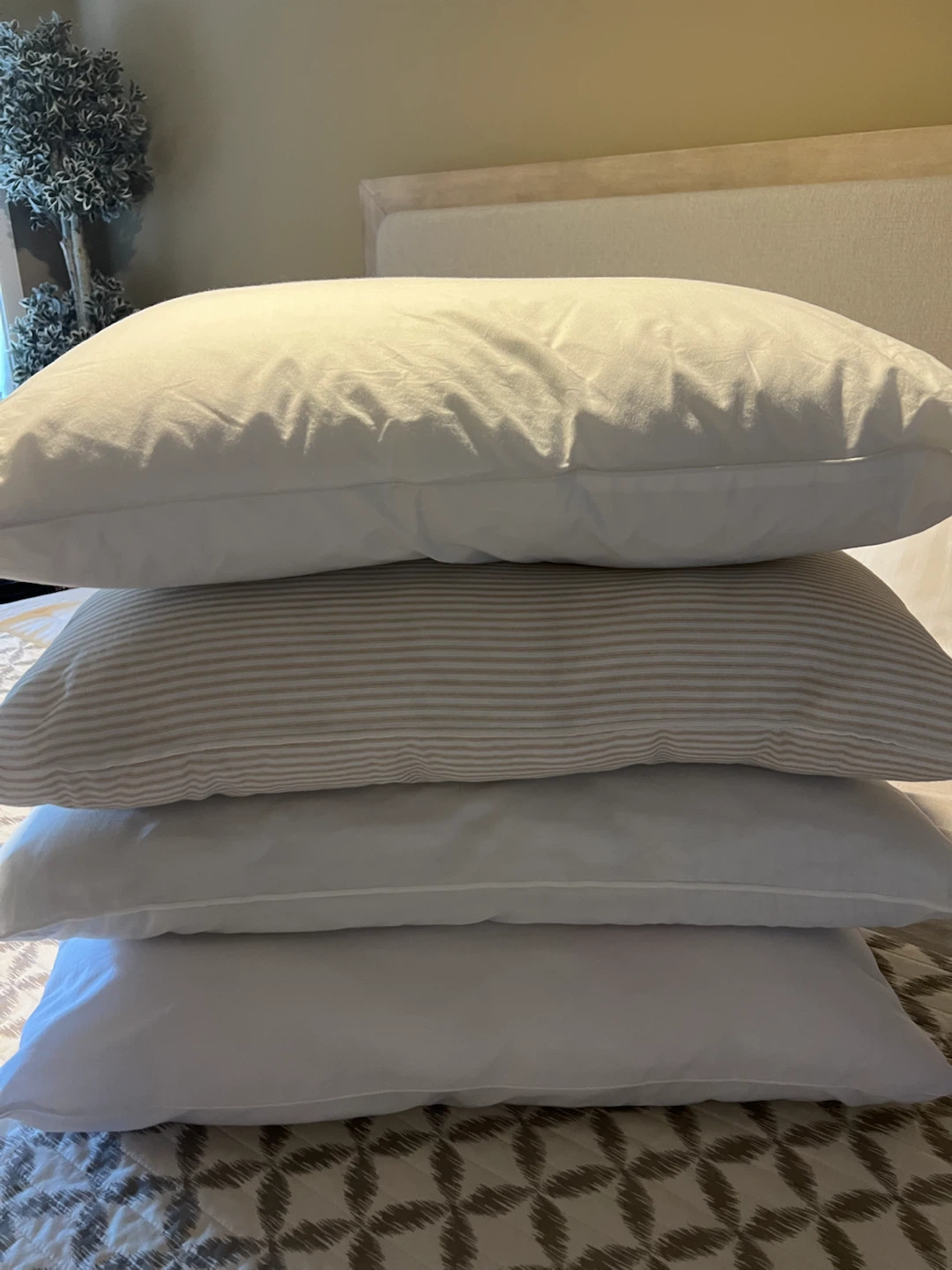 Set of 4 Standard/Queen Bed Pillows