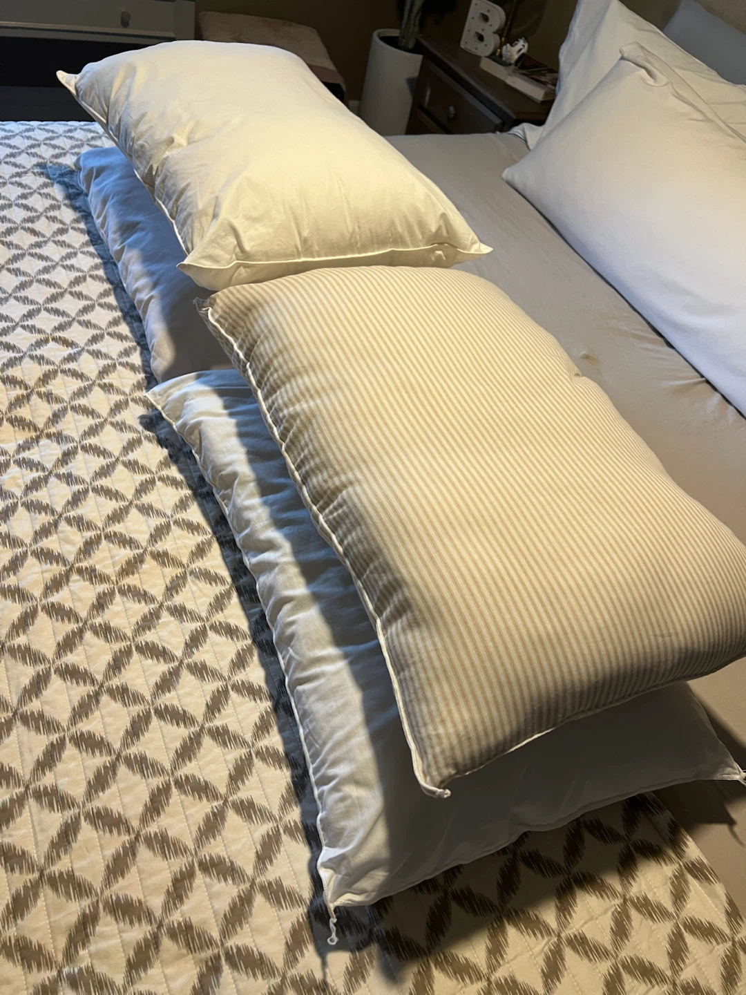 Set of 4 Standard/Queen Bed Pillows - photo 2