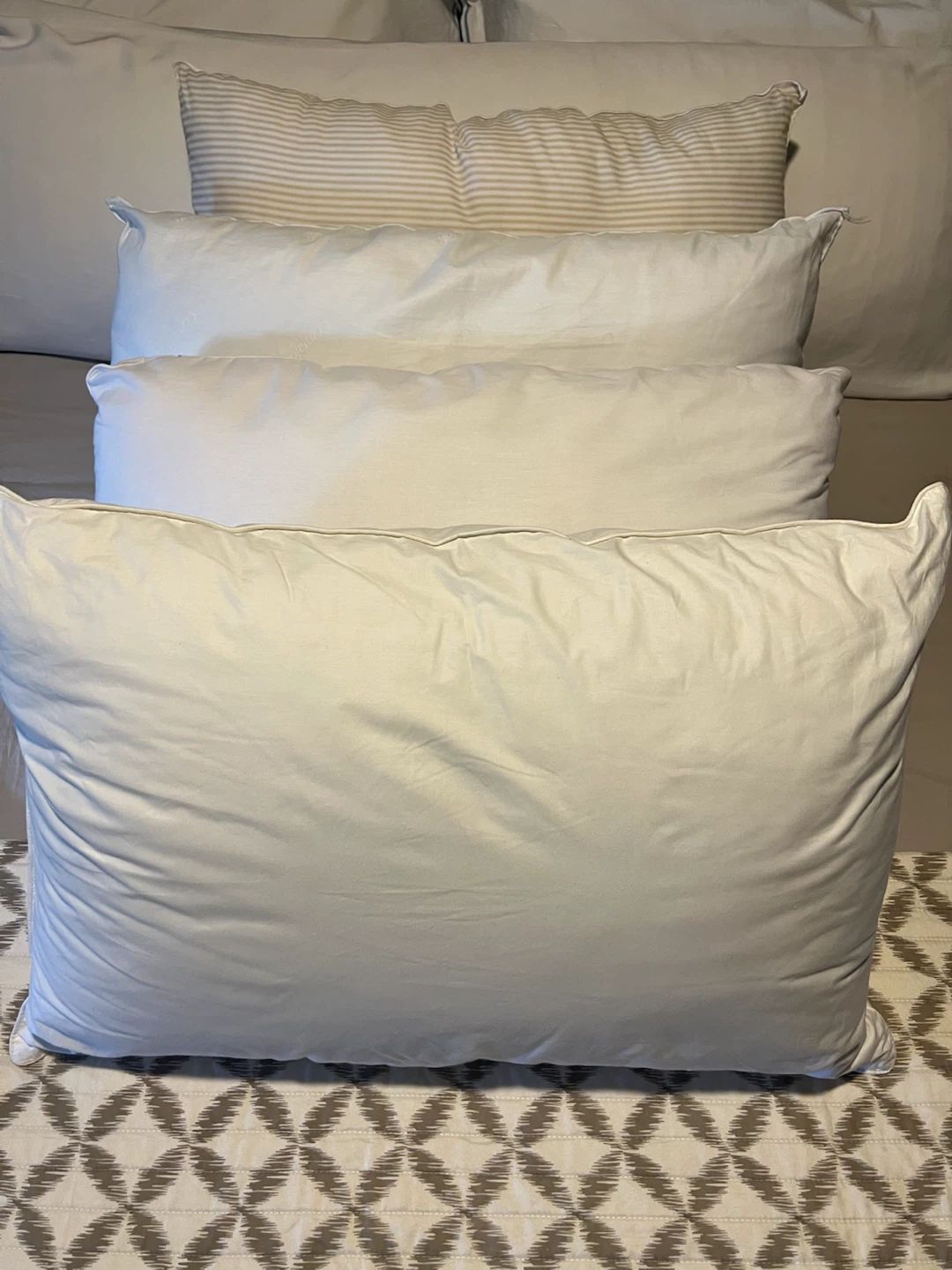 Set of 4 Standard/Queen Bed Pillows - photo 4