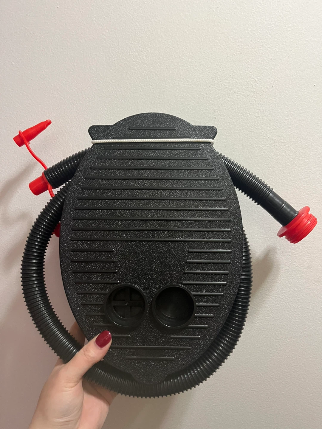 Foot pump for inflatables