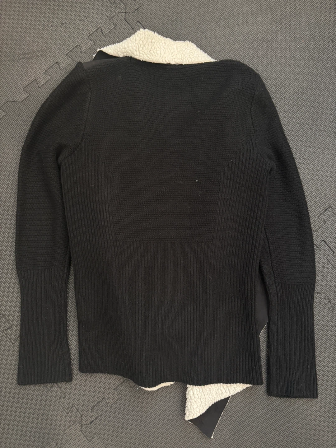 Le Chateau Black and Cream Faux Shearling Cardigan - photo 2