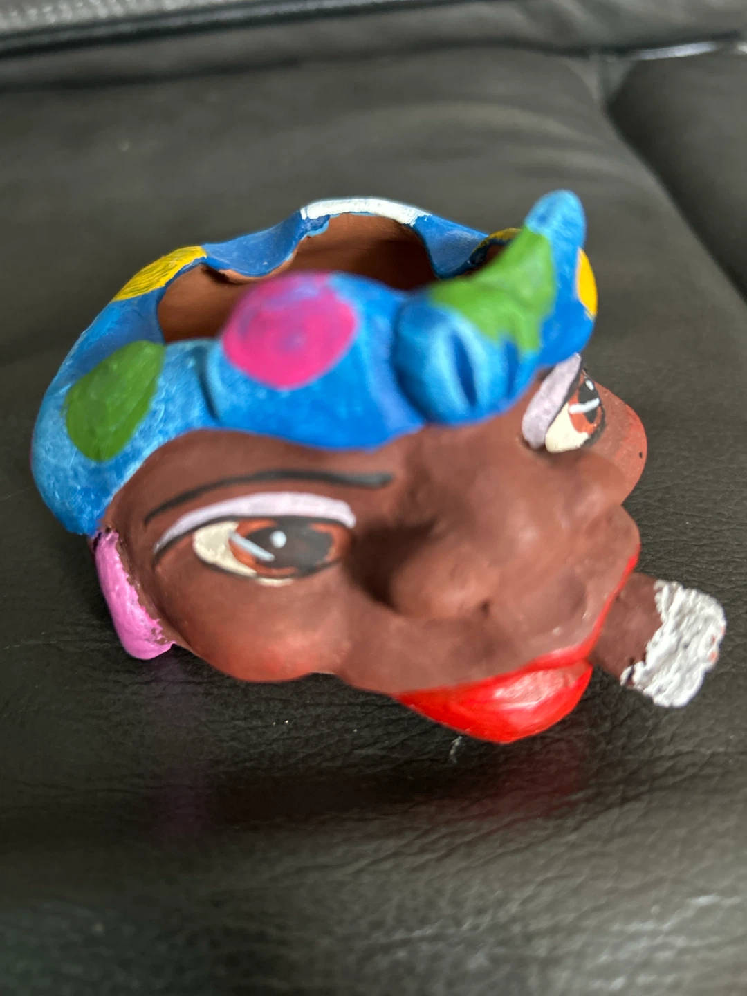 Hand-painted clay head ashtray - photo 2