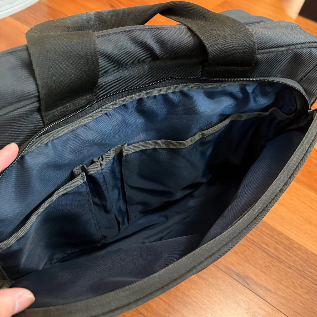Uniqlo Black Crossbody Bag 🏈 - photo 4