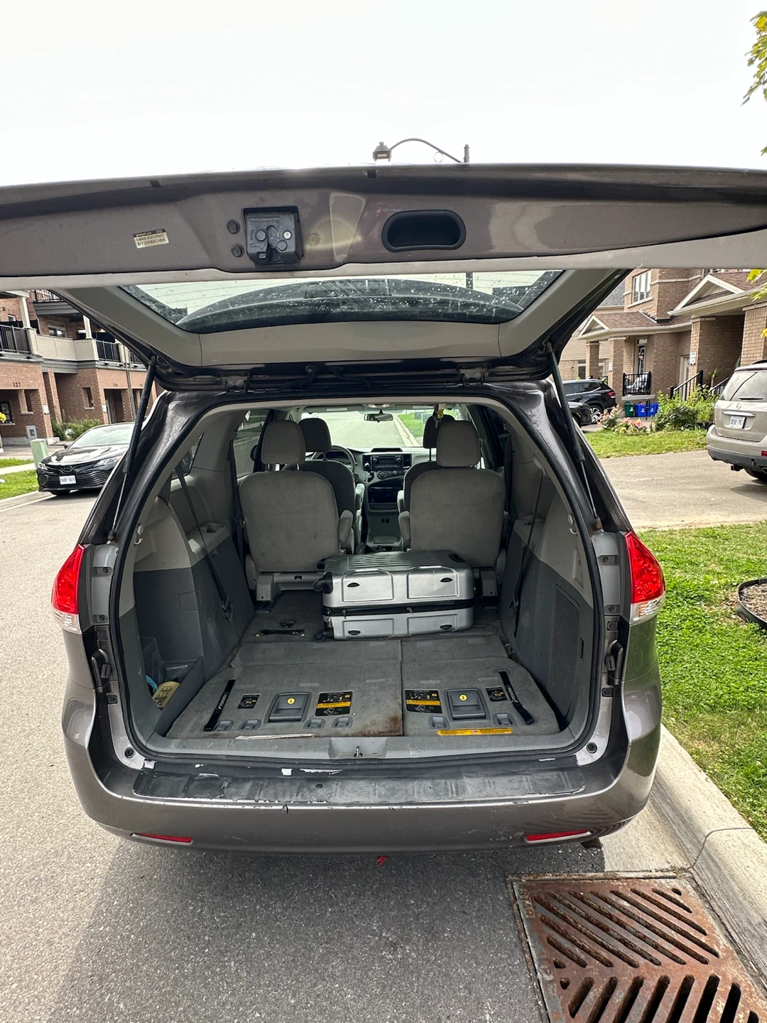 2013 Toyota Sienna Minivan - photo 3