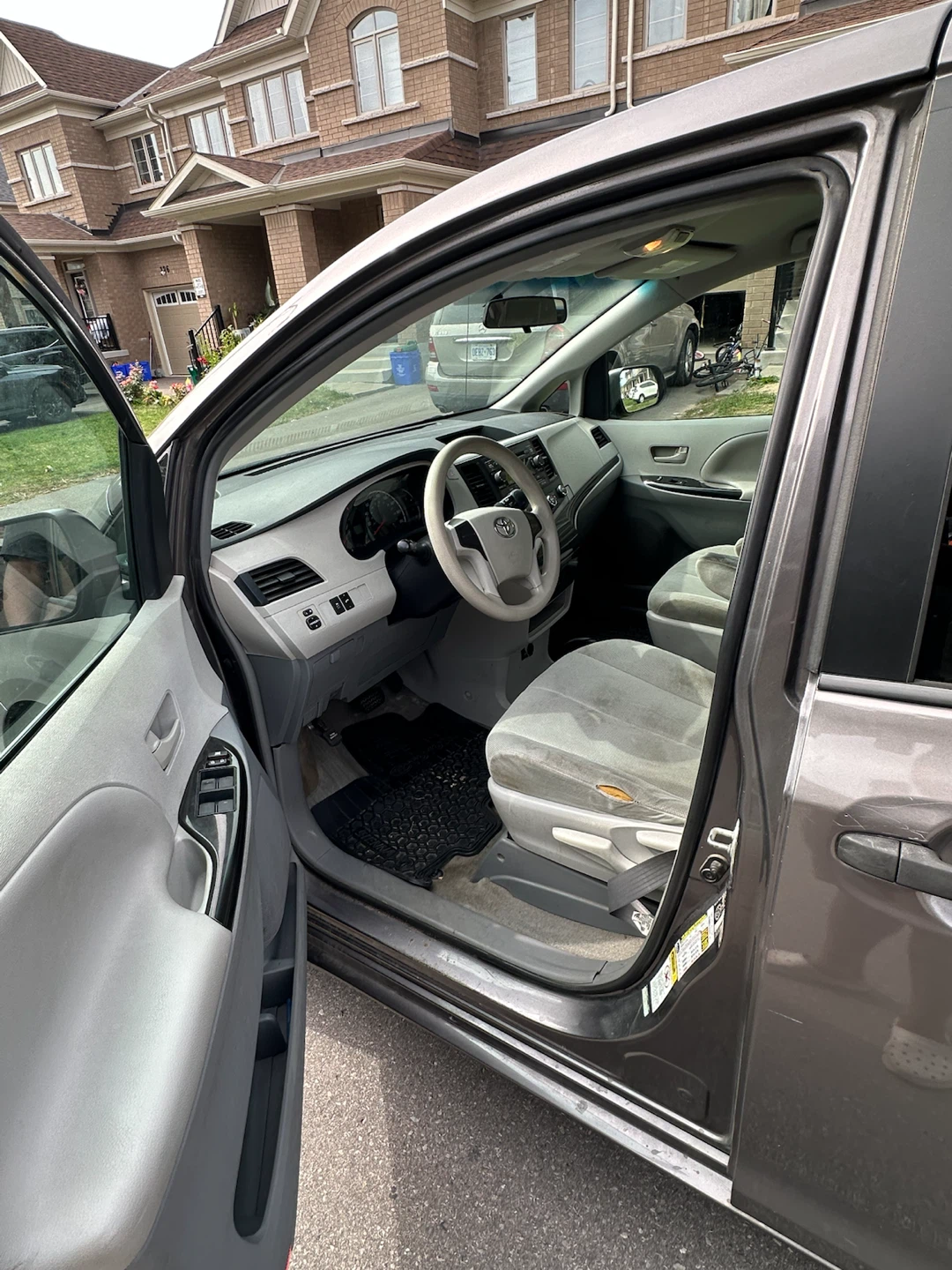 2013 Toyota Sienna Minivan - photo 5