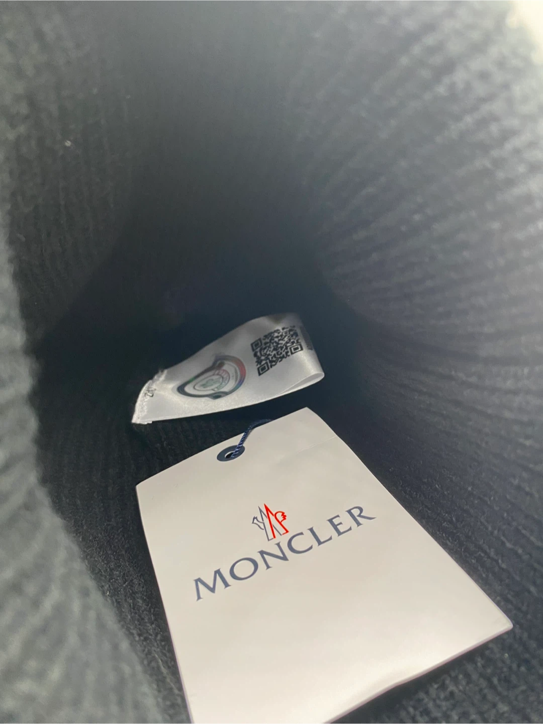Moncler Black Ribbed Beanie - photo 3