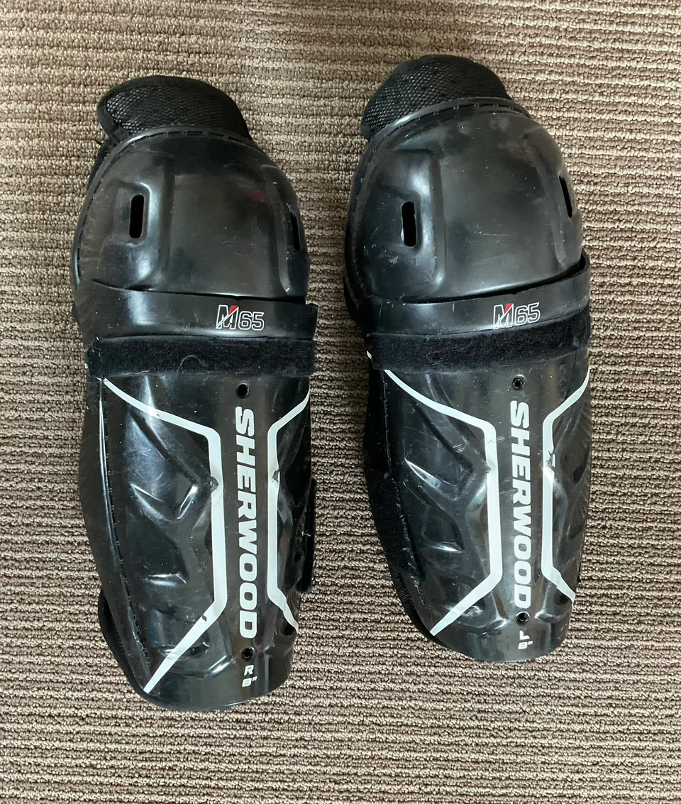 Bauer Youth Hockey Pants and Sherwood Shin Guards Set - Size S - photo 4