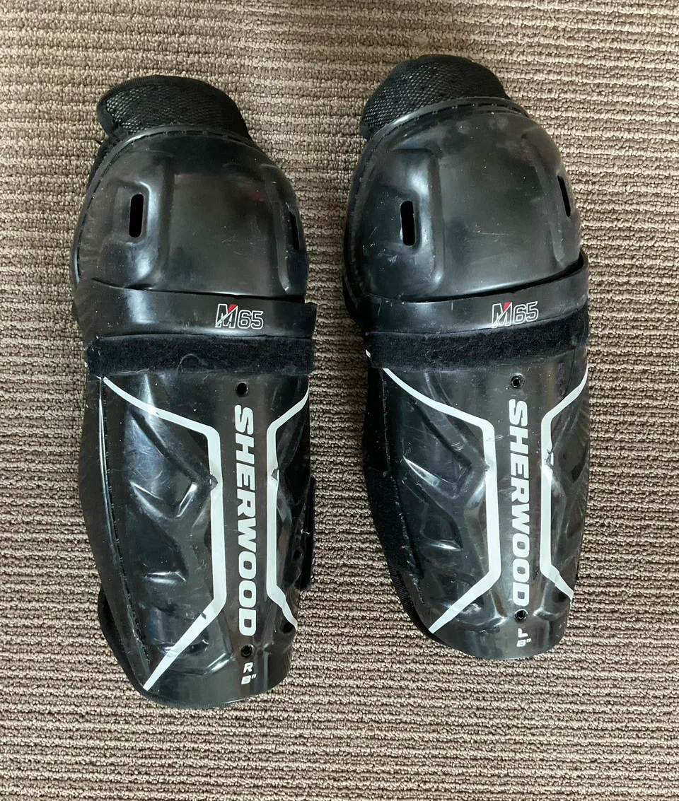 Bauer Youth Hockey Pants and Sherwood Shin Guards Set - Size S - photo 4