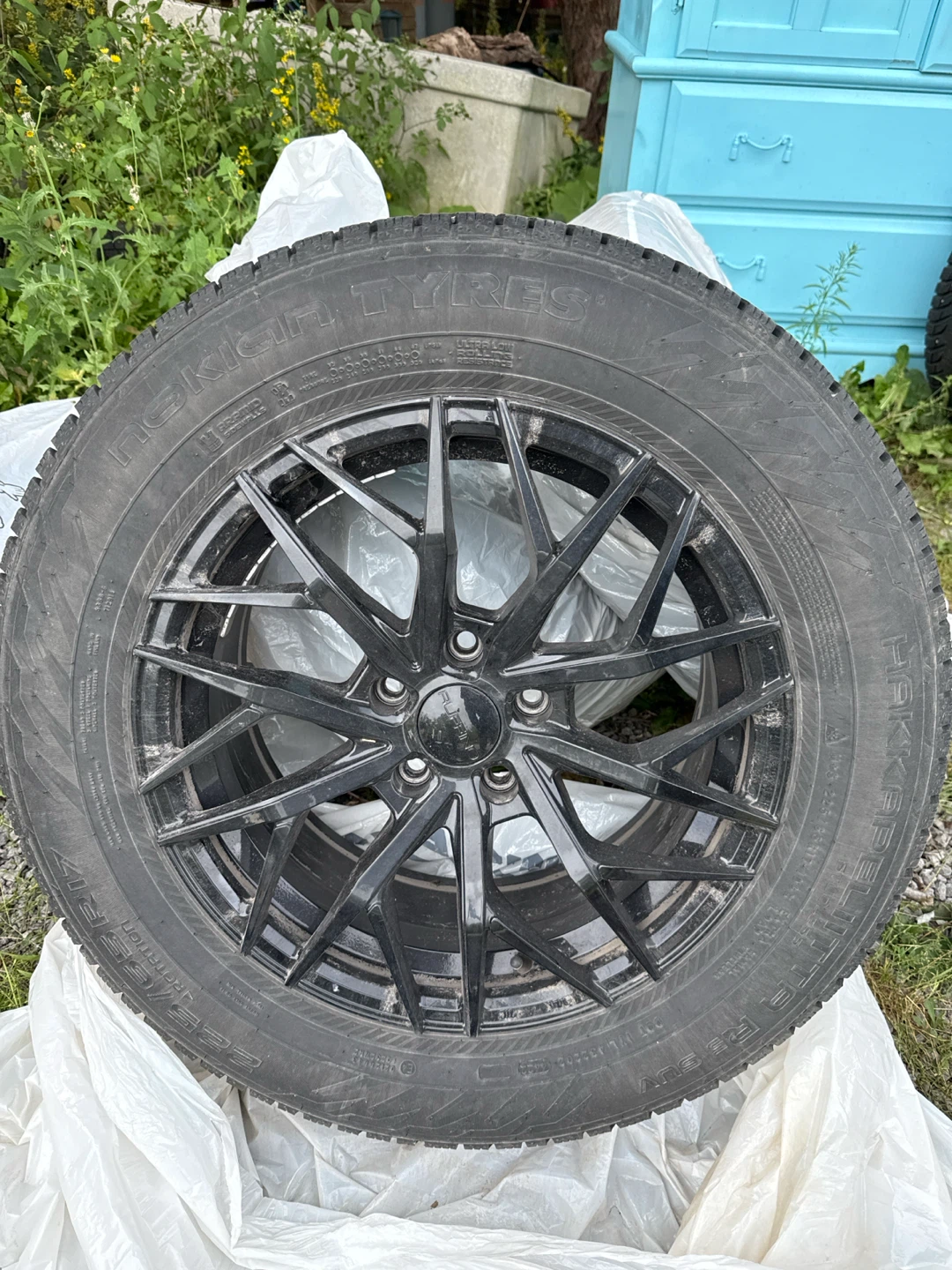 Nokian Hakkapeliitta R3 SUV Tyre with Black Alloy Rim