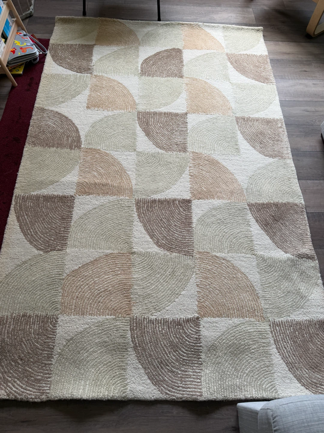 Geometric Pattern Area Rug - Beige