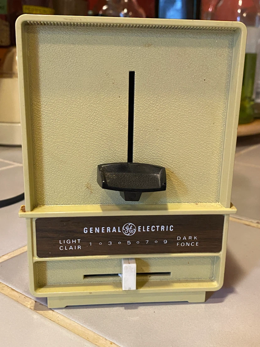 Vintage General Electric Two-Slice Toaster - photo 3