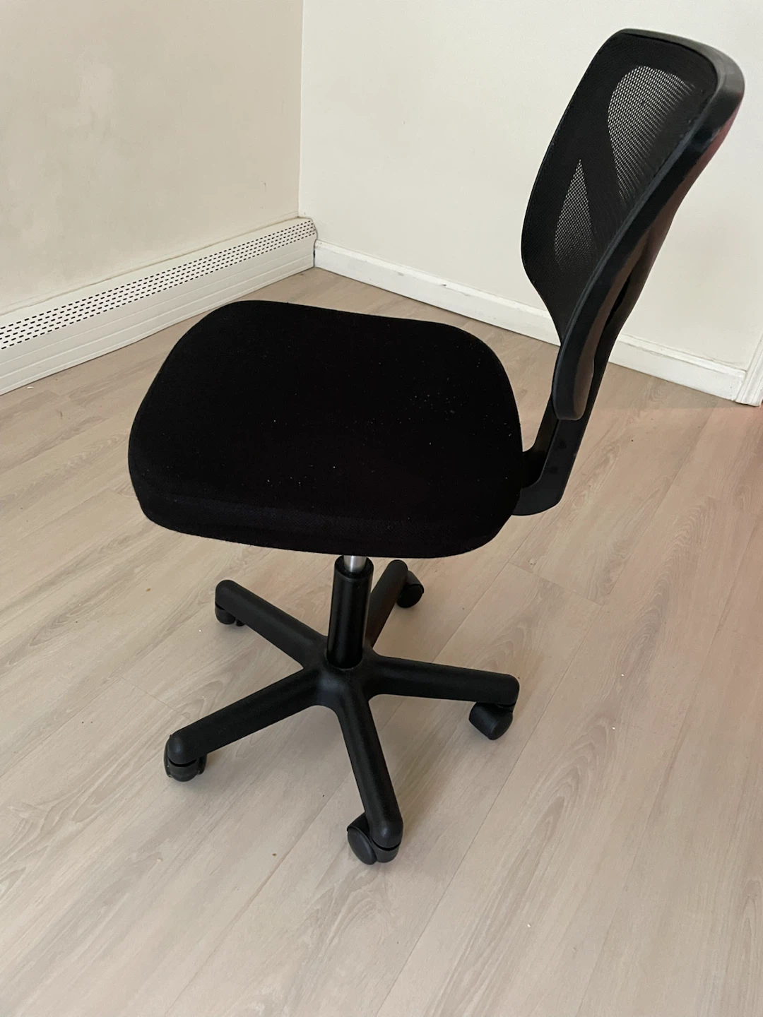 Black Mesh Office Chair - photo 2