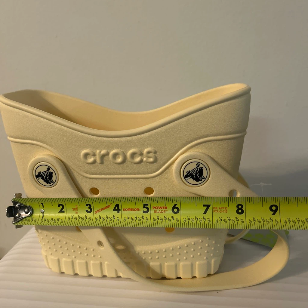 Crocs yellow handbag and 16oz skinny 🏈tumbler set - photo 2