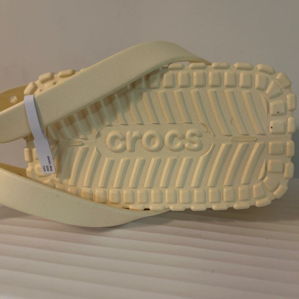 Crocs yellow handbag and 16oz skinny 🏈tumbler set - photo 4