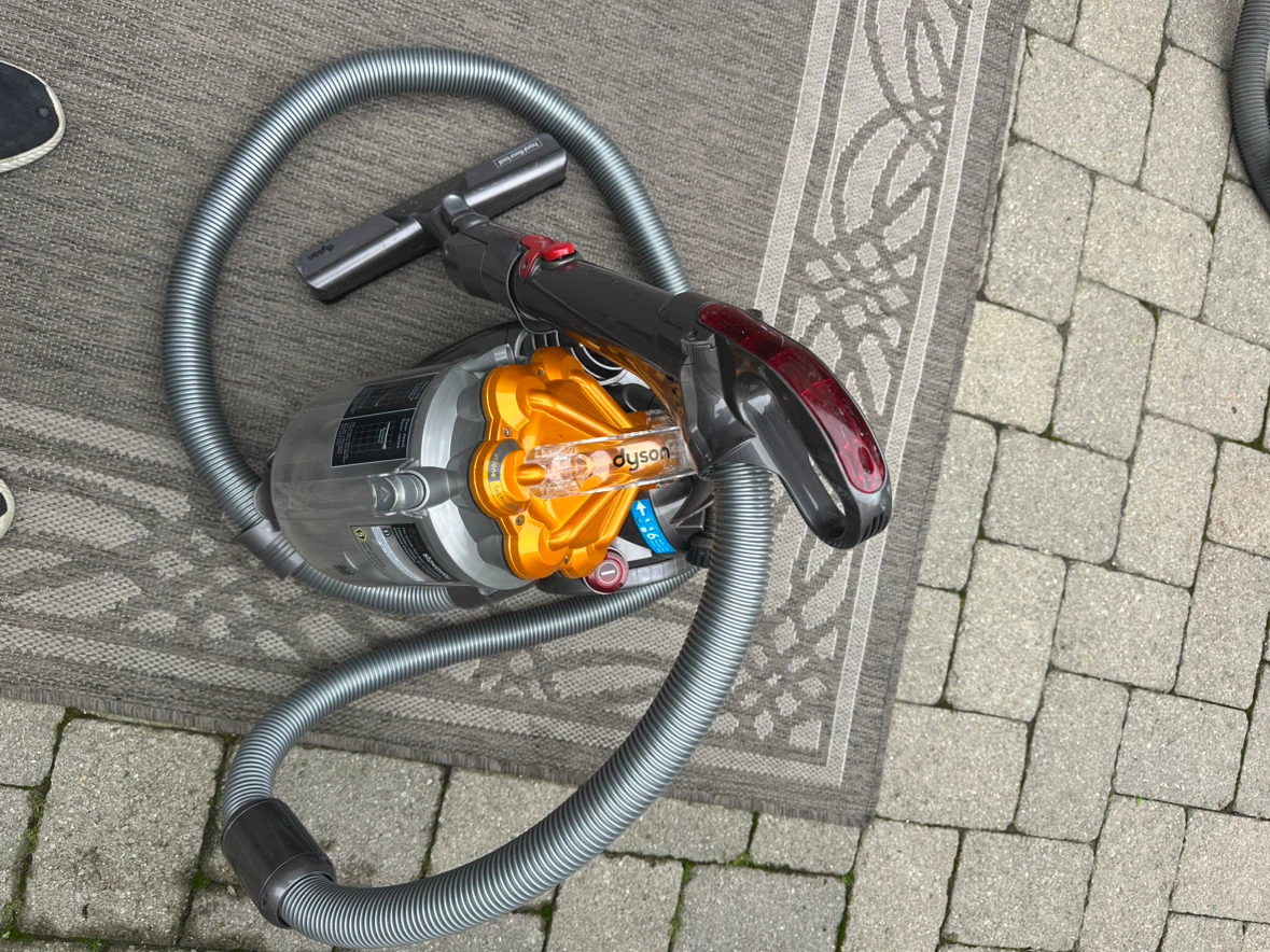 Dyson DC21 Stowaway Canister Vacuum - photo 3