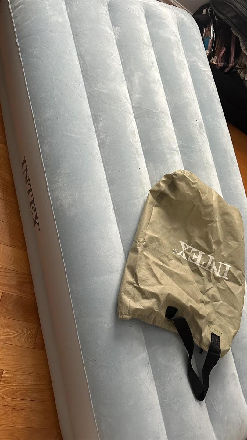 Intex Airbed with FastFill USB Pump - photo 2