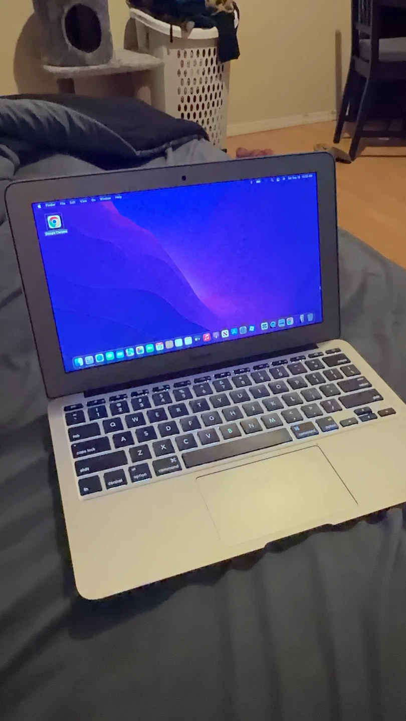 Apple MacBook Air 11-inch Early 2015