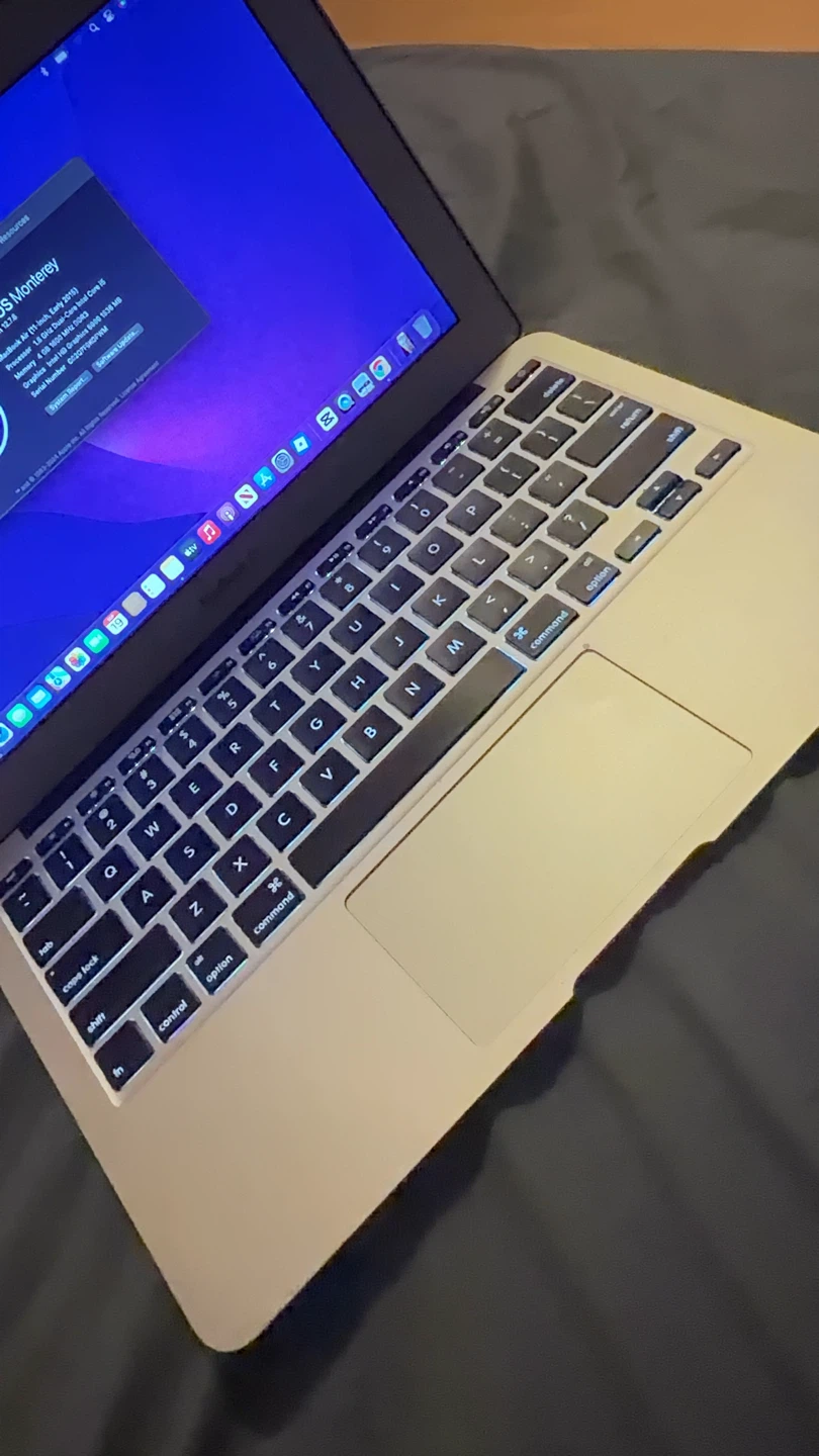 Apple MacBook Air 11-inch Early 2015 - photo 3