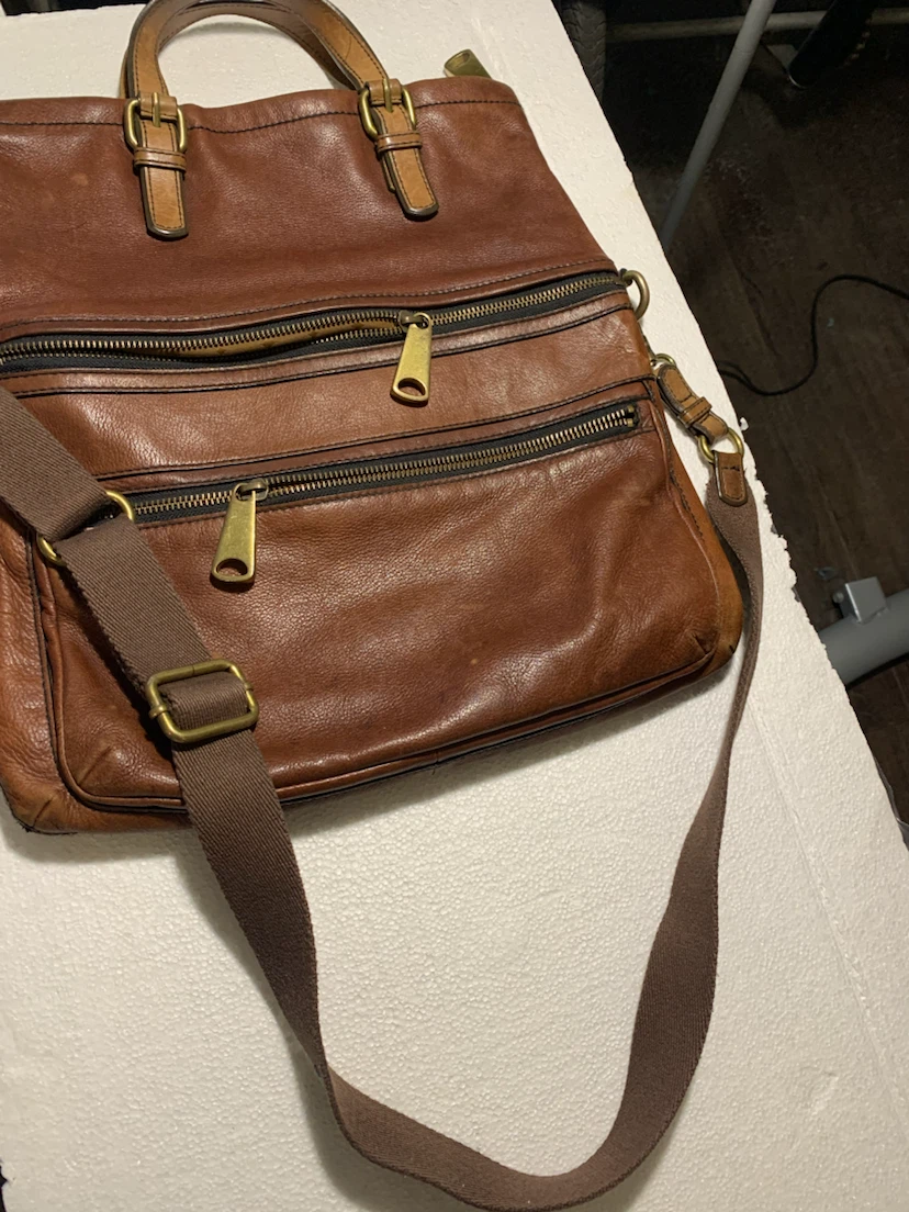 FOSSIL LRG.  LEATHER BAG