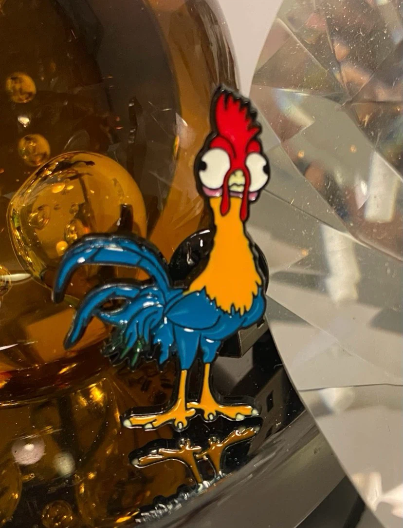 🏈 NEW Disney Moana Hei Hei Enamel Pin NEW 🏈
