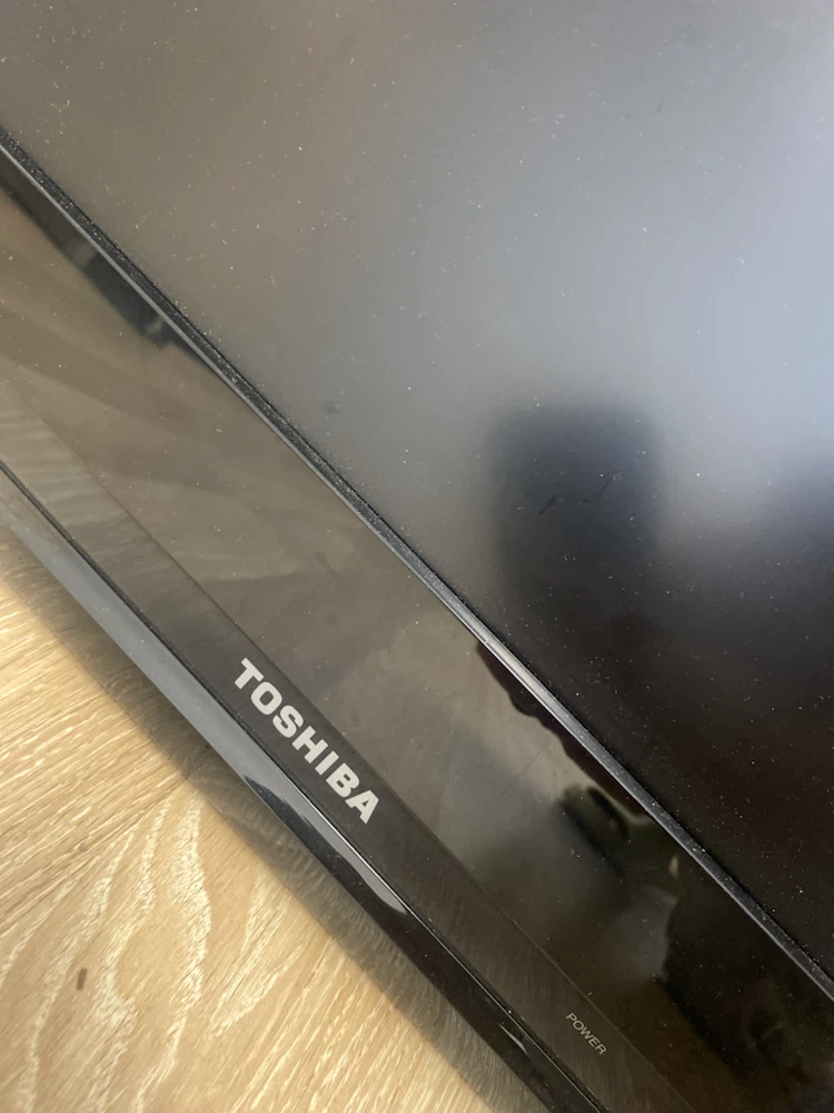 Toshiba Flat Screen Television - photo 4