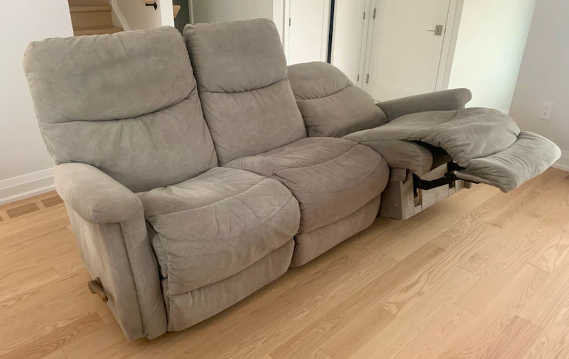 Brand Name: La-Z-Boy Reclining Sofa – Excellent Condition - photo 2