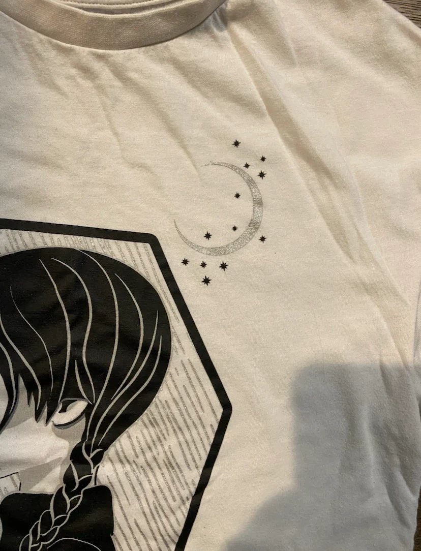 🏈 EUC: White Cropped “Wednesday” Graphic Tee 10-12 yrs 🏈 - photo 3