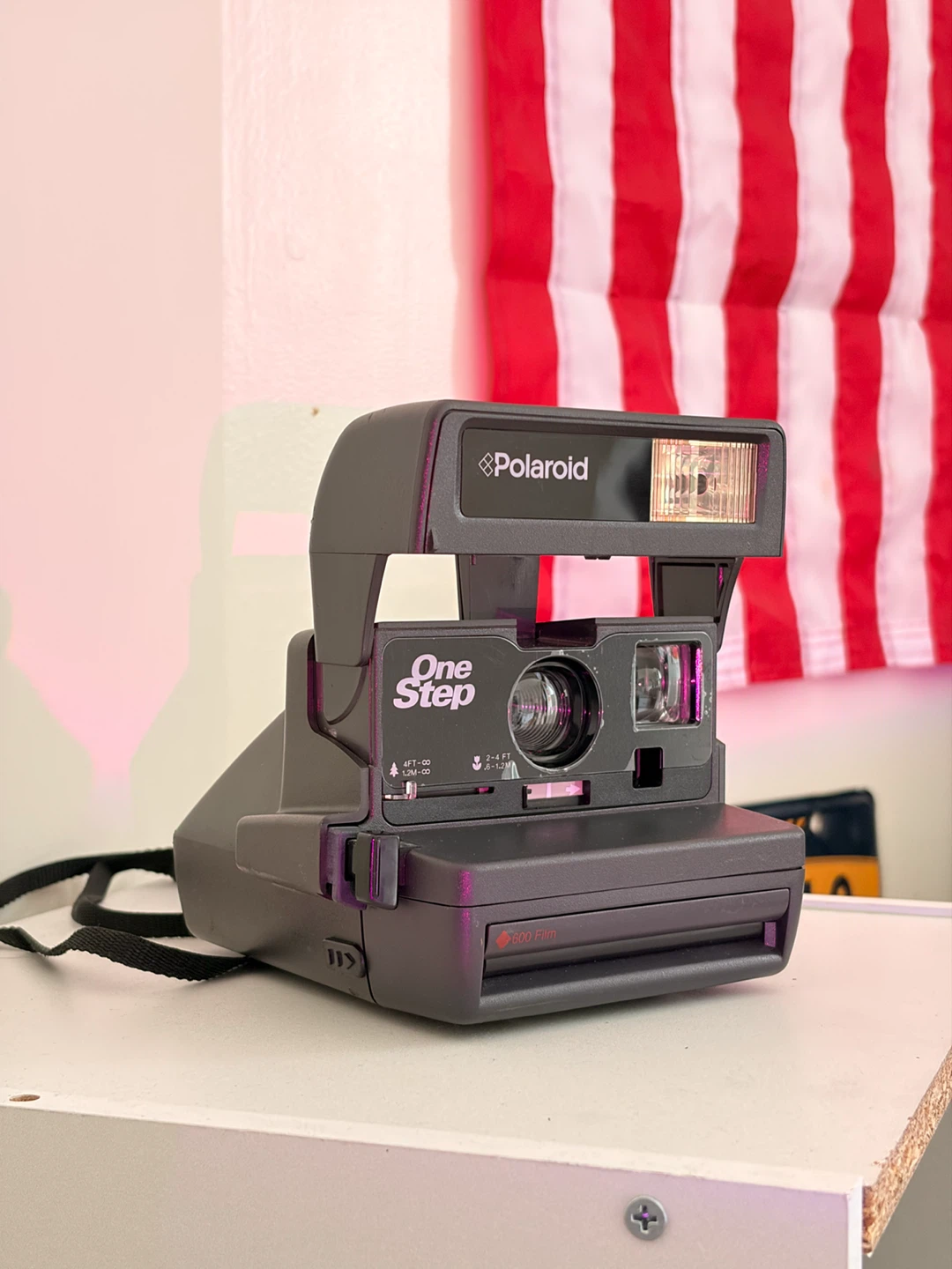 Polaroid OneStep 600 Instant Camera - photo 2