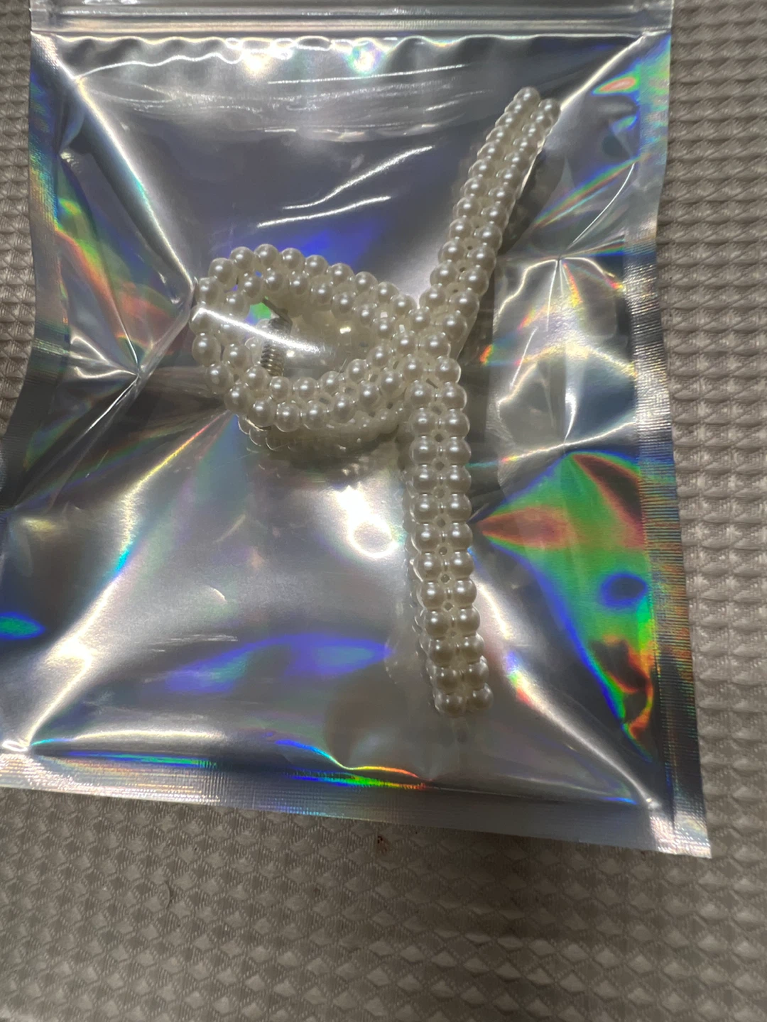 🏈 Faux Pearl Hair Claw Clip