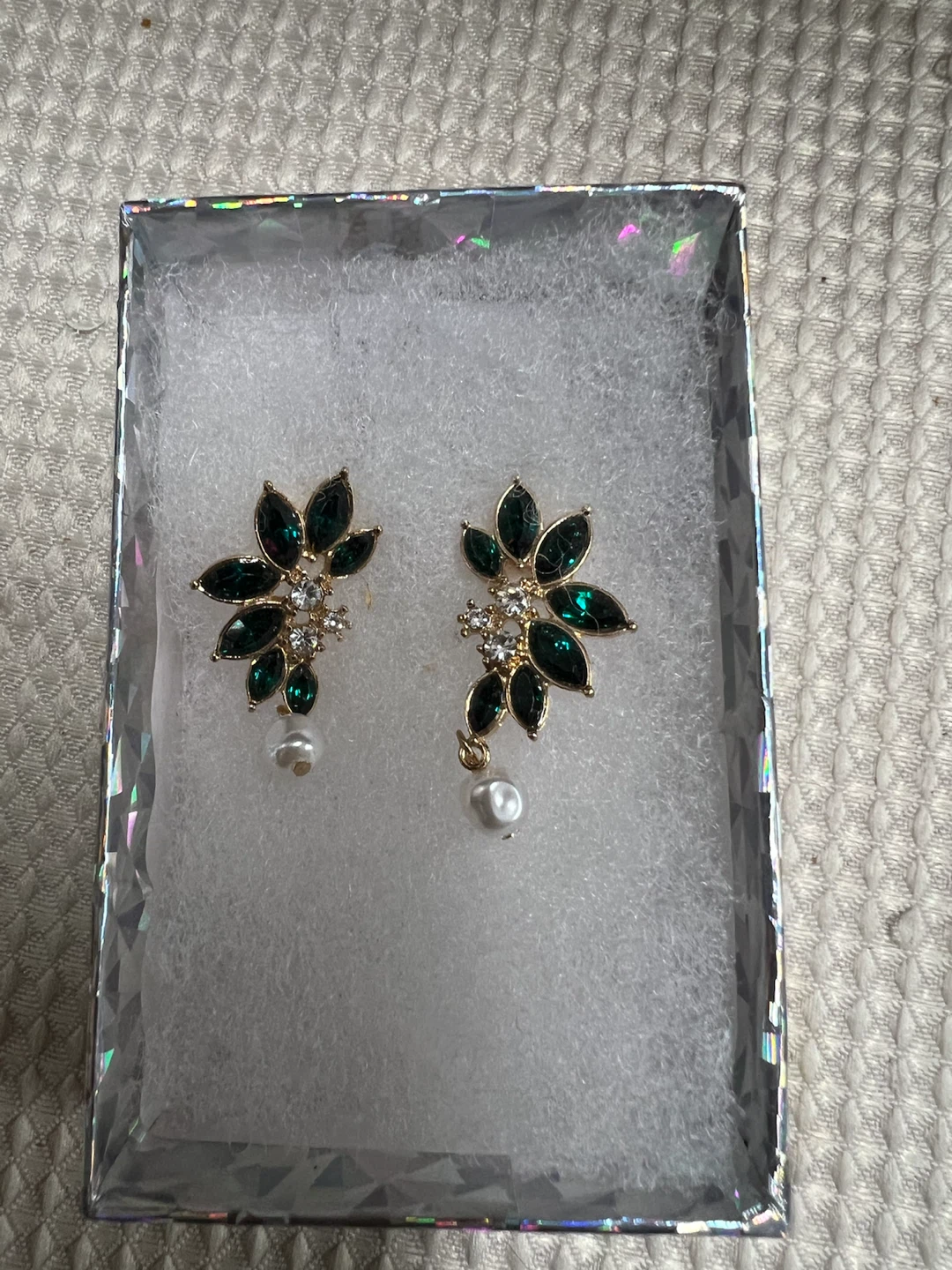 🏈 Green Crystal and Pearl Flower Earrings