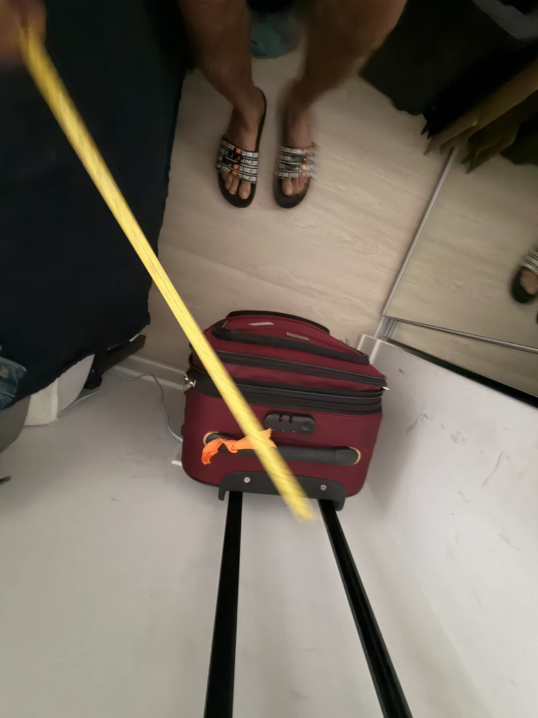 HCDL Burgundy Rolling Carry-on Suitcase - photo 5