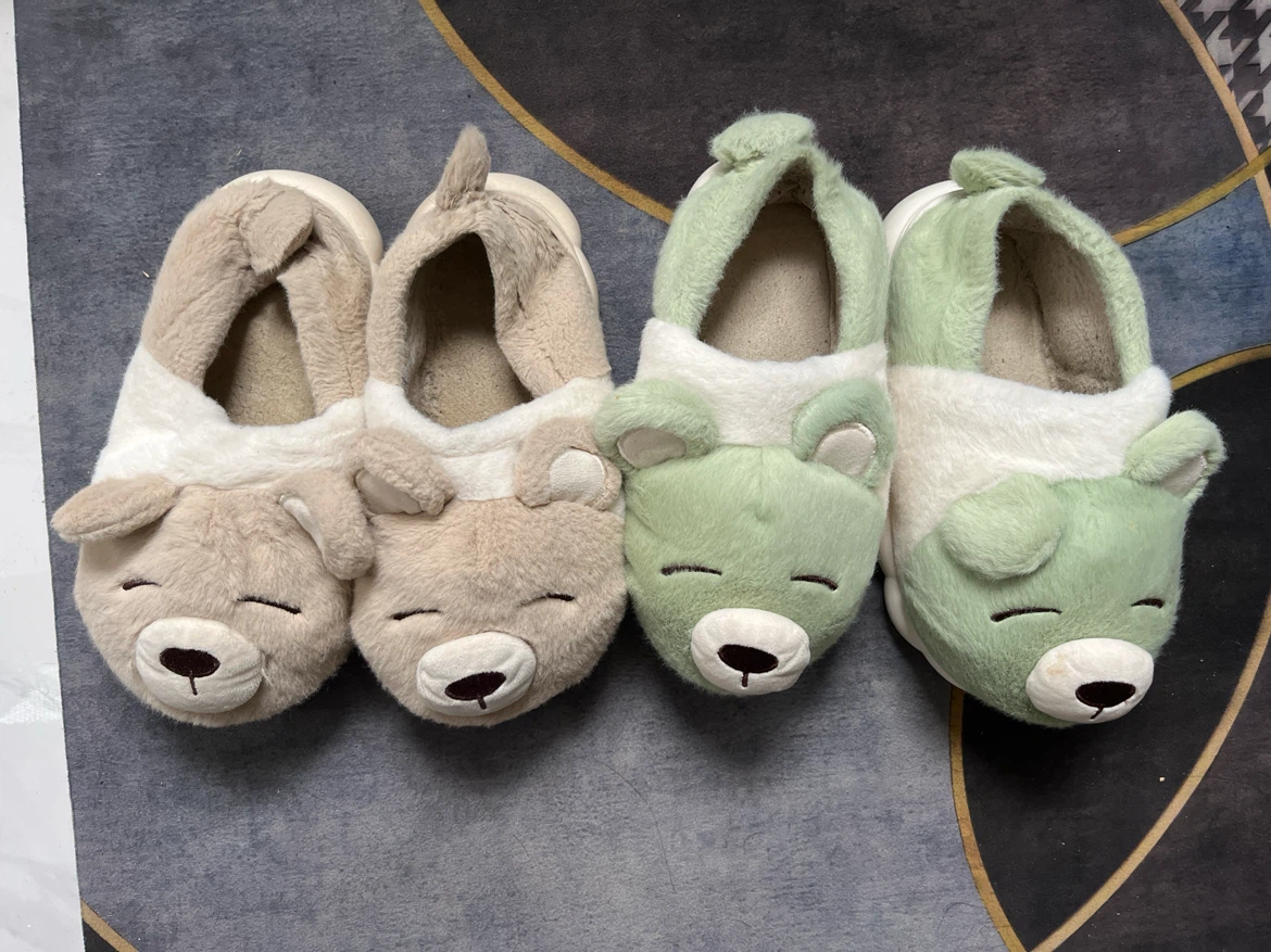 Two pairs of bear plush slippers🏈