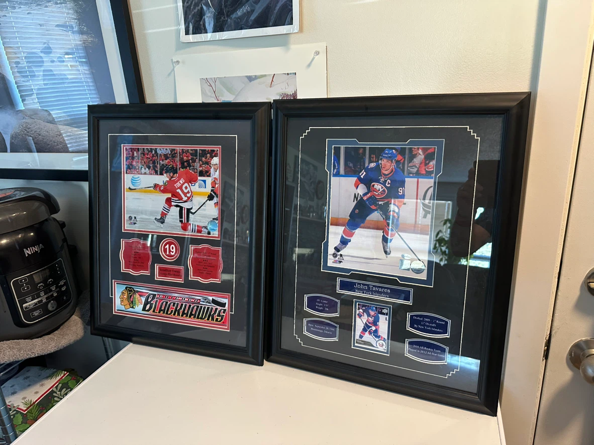 NHL Hockey Pictures. 3. (2. Are with Authenticity. Signed ). - photo 3