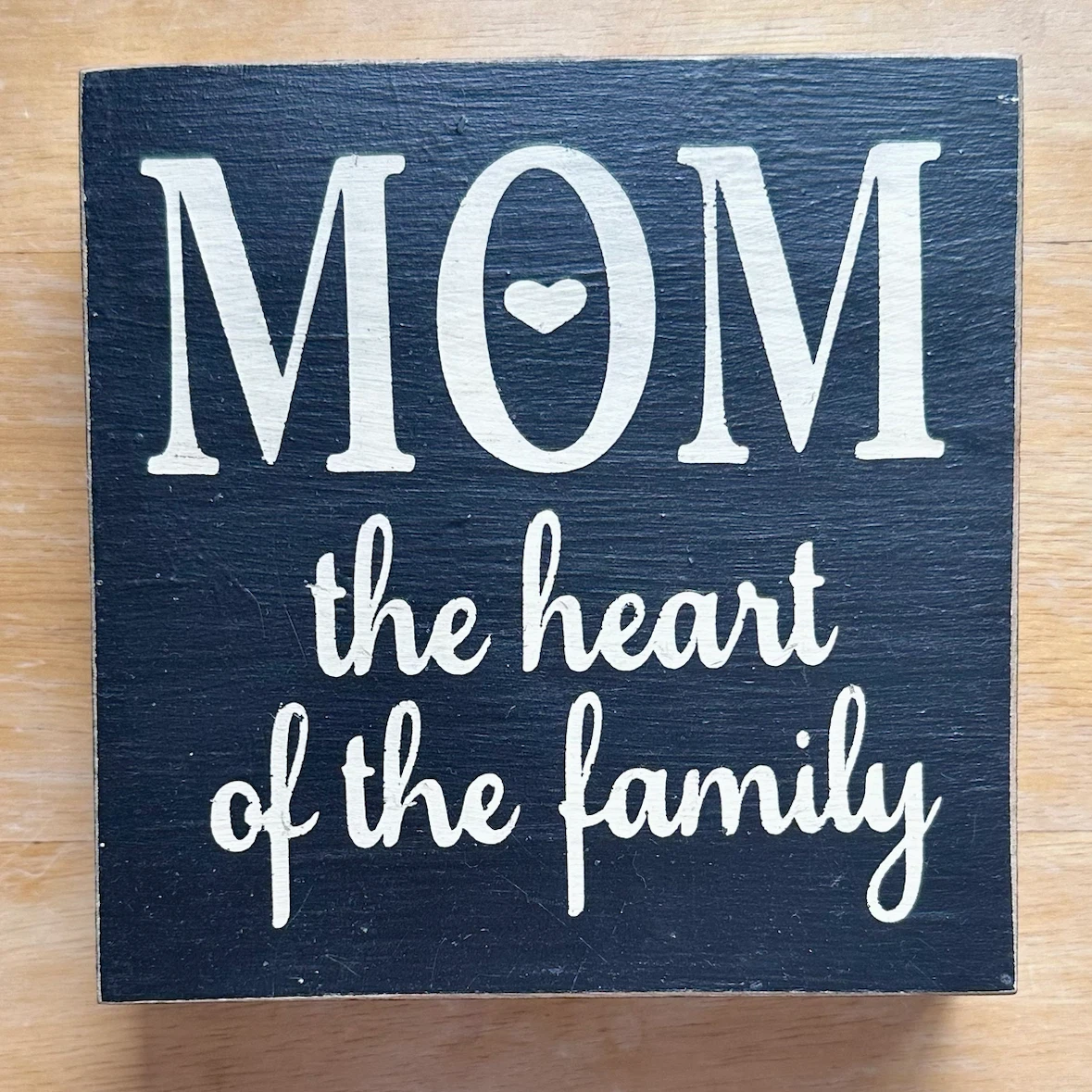 Mom 🌼 wooden decorative sign